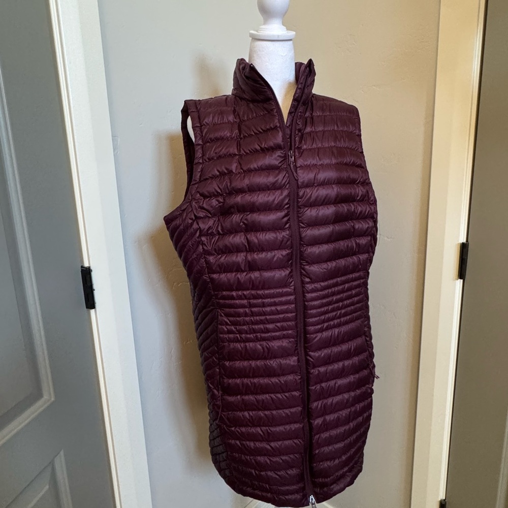 Duluth Trading Co Women's Burgundy Quilted Vest
